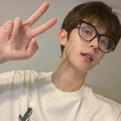 <p>即使相隔千万光年，你已不愿相信。我也会冲破重重阻碍，守护你！</p>
