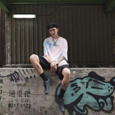 金风玉露一相逢，便胜却人间无数。