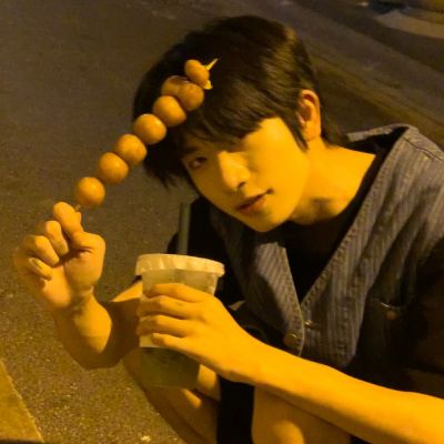 <p>瘦是饿出来的，懂事是没人疼出来的.</p>
