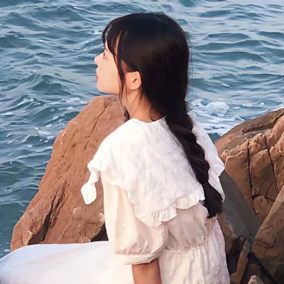 <p>别人都用名牌包包，而你，只能用用表情包。</p>
