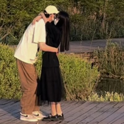 <p>人不能低下高贵的头，但捡钱时例外。</p>