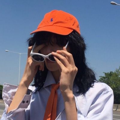 <p>曾经以为三十岁很远，不料现在，十八岁已是很久以前。</p>