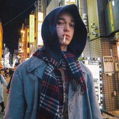 <p>大家喜欢和你一起，是为了，显示他们的好看。</p>