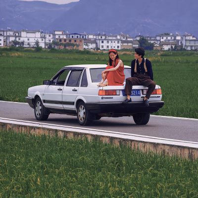 <p>人不能低下高贵的头，但捡钱时例外。</p>
