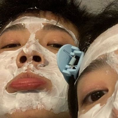 <p>所有人都抵不过时间，就像你偶然想起我，问我有没有钱。</p>