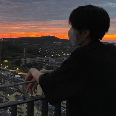 <p>我和她不是青梅竹马却被一手从小玩到大</p>