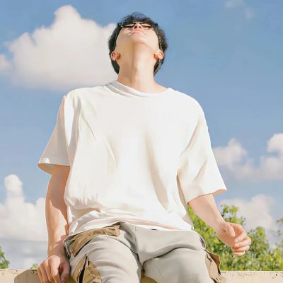 离别使恋爱热烈，重逢则使它牢固。