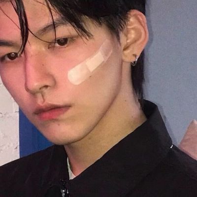 <p>岁寒，然后知松柏之后凋也。——论语</p>