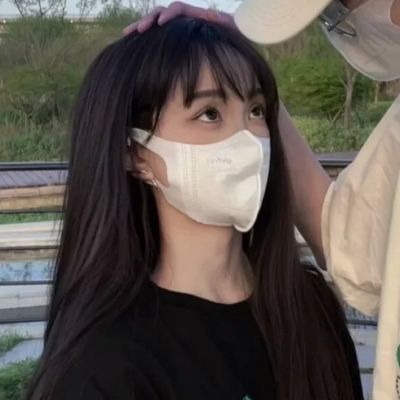 <p>小时候写作文都是扶老人，现在想想，我当年胆子真大啊！</p>
