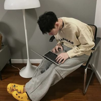 <p>我连名牌都不认识几个，有时候，别人在炫富我都不知道。</p>