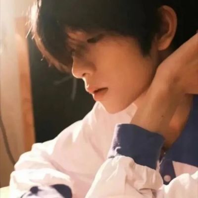 <p>星星为什么看起来如此渺小，是因为它把自己放得太高</p>