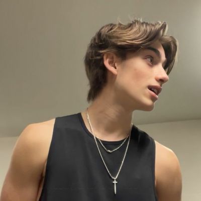 <p>我必须承认生命中大部分时光是属于孤独的，努力成长是在孤独里可以进行的最好的游戏。</p>
