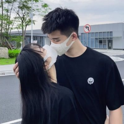 
<p>今天我又想你了宝宝。但是没有你的联系方式。我只能用我的第10086个QQ小号添加你。和我的第12345个微信加你。还有通过以前我在你家修马桶时偷偷安装的摄像头注视你。</p>