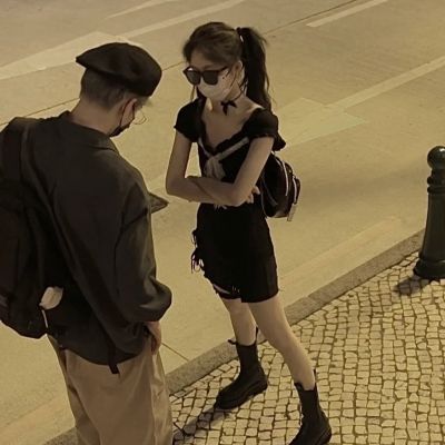 <p>“敢问什么样的女人才是真女人。”“不充气的。”</p>