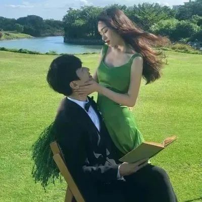 <p>我们嘴里的别人的事听起来就像是自己的事；我们说自己的事的时候，却又在像说一段不相干的故事</p>