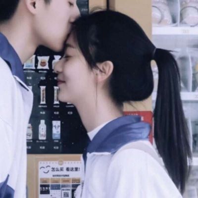<p>姑娘你喜欢看书吧？嗯！那叔也喜欢看你！</p>