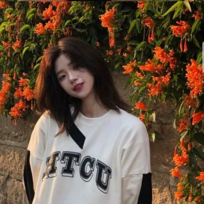 有情芍药含春泪，无力蔷薇卧晓枝。
