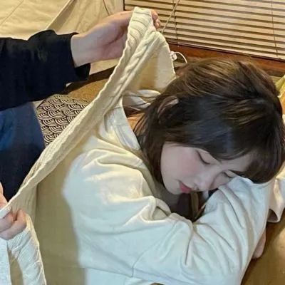 

<p>我为什么总是一个人？因为我怕，我半个人出来吓死你。</p>