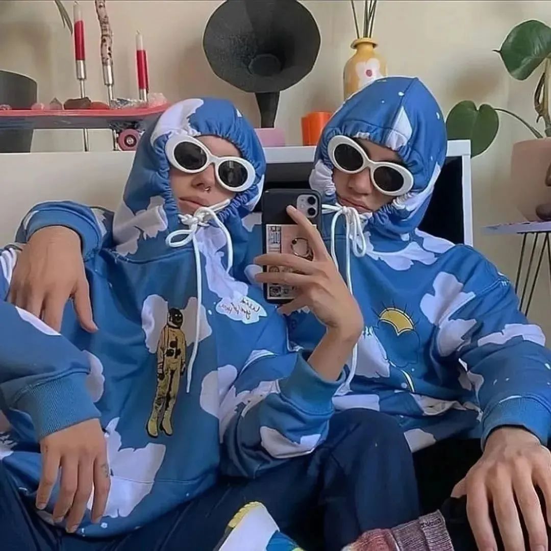 <p>操翻你</p>