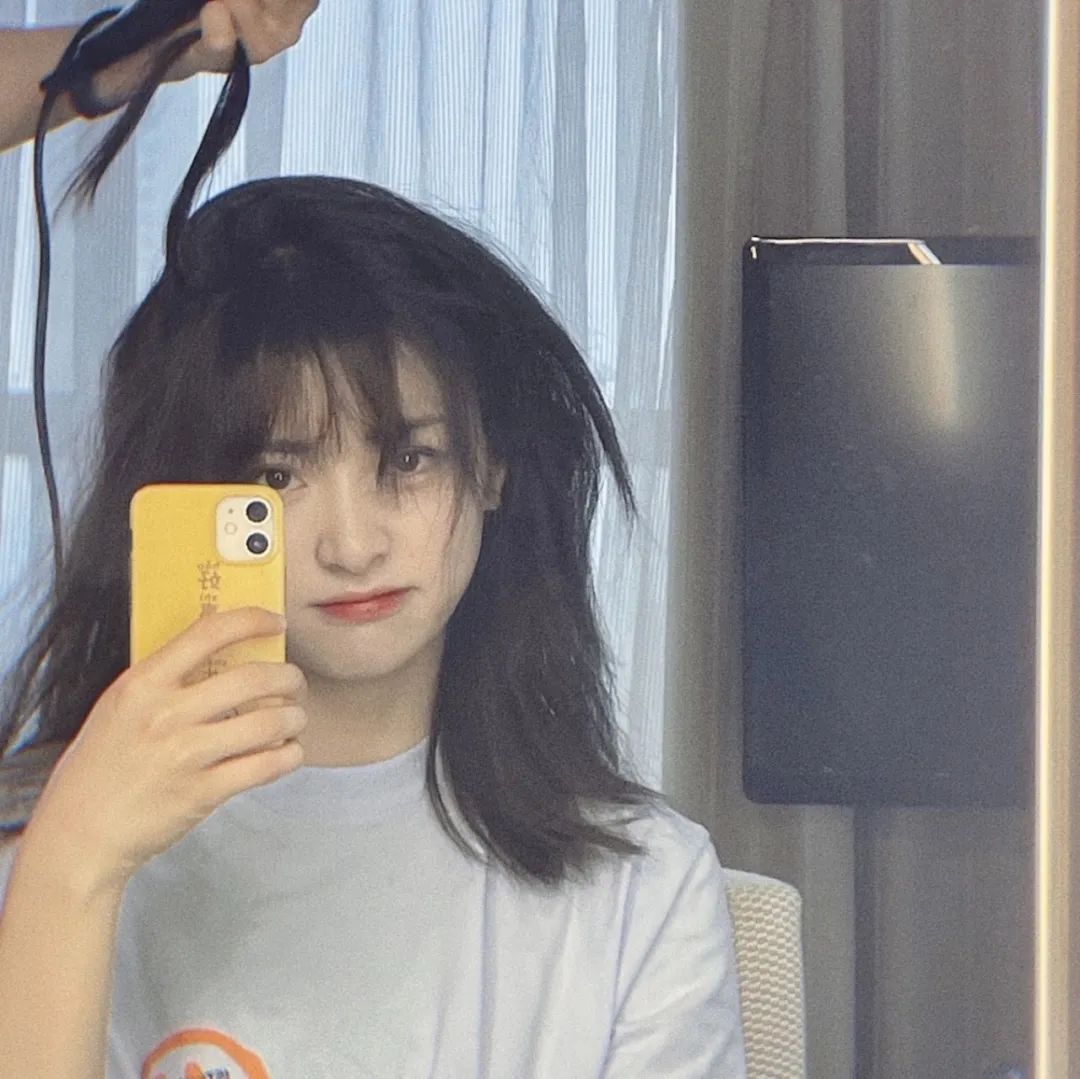 <p>如草之兰，如玉之瑾，匪曰熏琢，成此芳绚。</p> - 卡通头像 - 微信头像