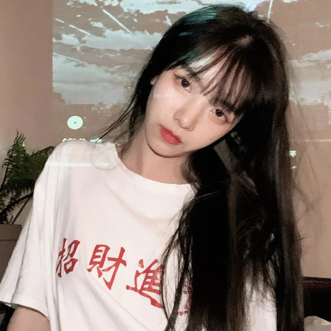 <p>如今的夜空没有昔日流星的闪烁，没有灯火璀璨的繁华，只剩下我独自一人，心在天边惆怅。</p> - 卡通头像 - 1