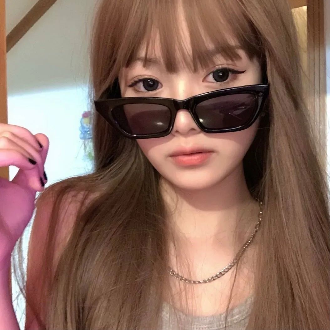 <p>也许正义并非太阳，而是如同星星一般的东西，天空中有无数的星星，彼此不断抵消着其他星星的光芒。</p> - 卡通头像 - 1